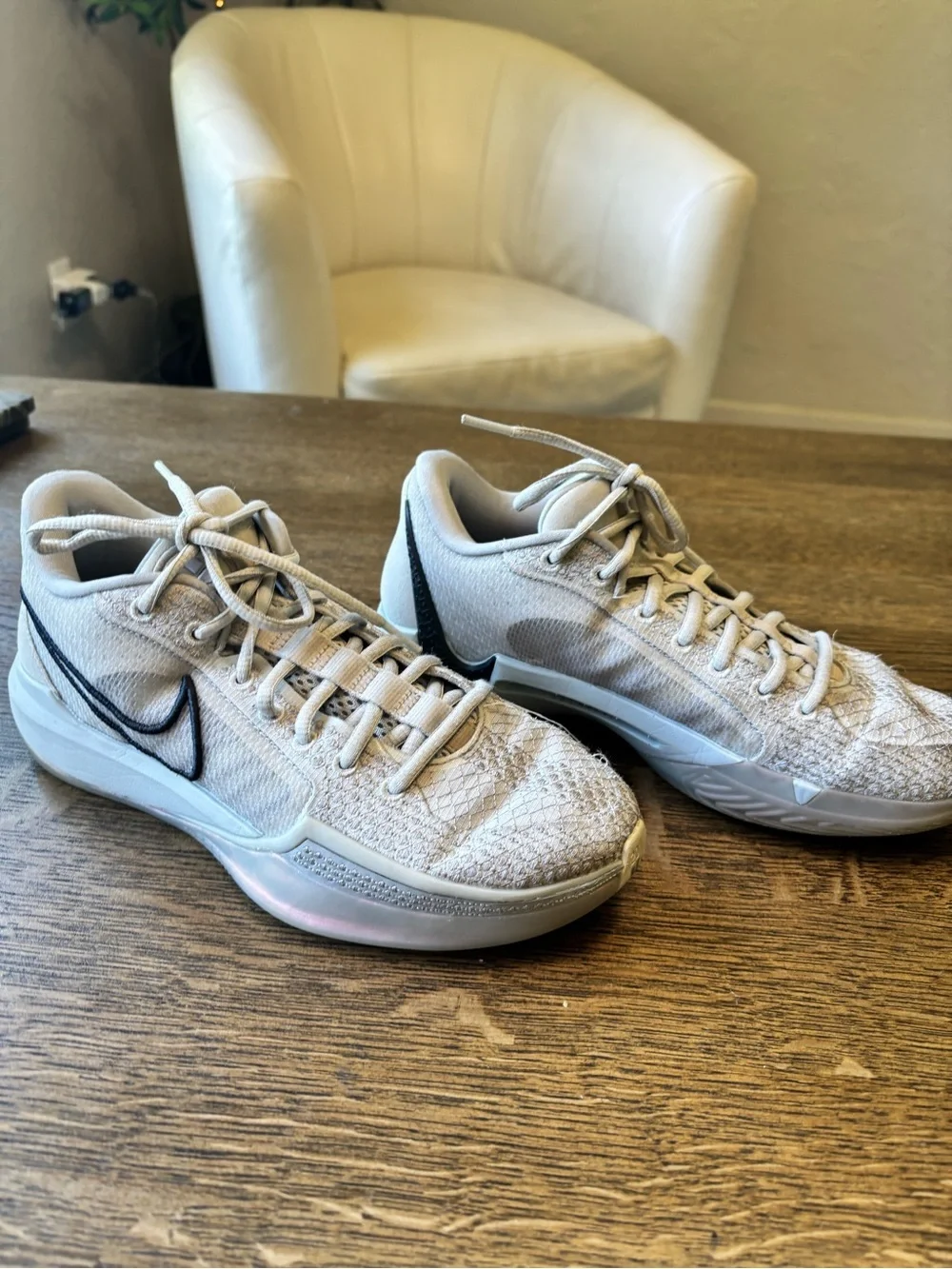 Nike React Hyperset 2 Volleyball Shoes Women’s 7 Beige Volleyball Court Sneakers